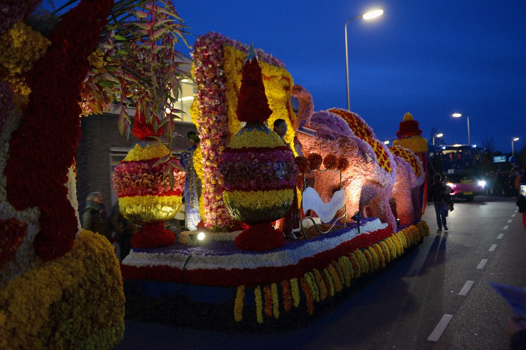 ../Images/Bloemencorso Noordwijkerhout 137.jpg